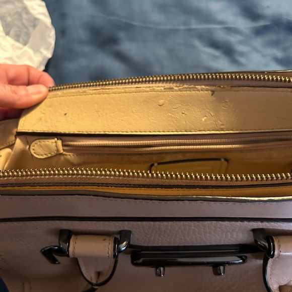 Coach Tan Rhyder - Picture 5 of 6